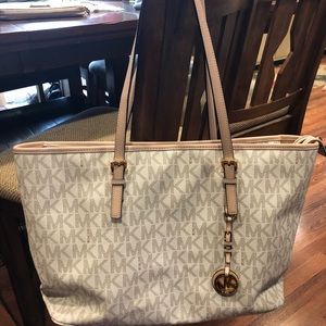 Micheal Kors Vanilla Purse